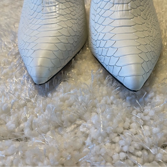 Modern Heels - Picture 2 of 5